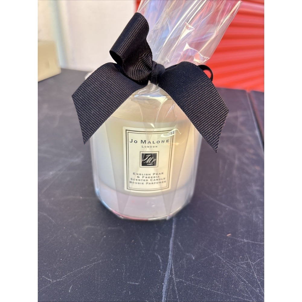 Jo Malone English Pear Fresia candle 7 oz 200 Gram